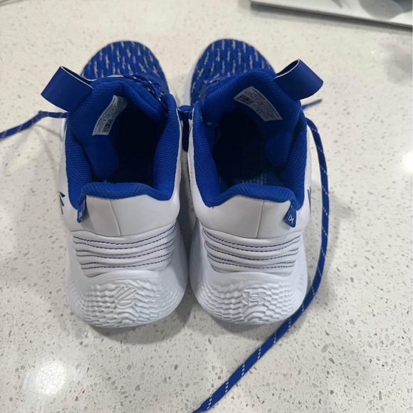 Youth 6.5 Under Armour Curry Basketball Shoes - Picture 3 of 5